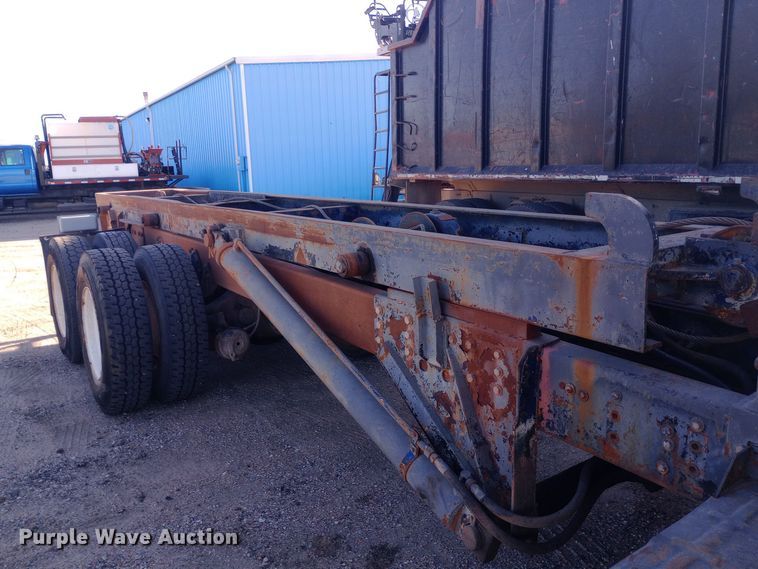 image for item DK7451 1979 International S2500 roll-off container truck