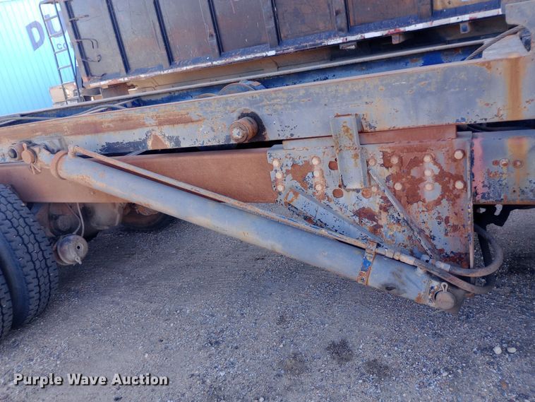 image for item DK7451 1979 International S2500 roll-off container truck