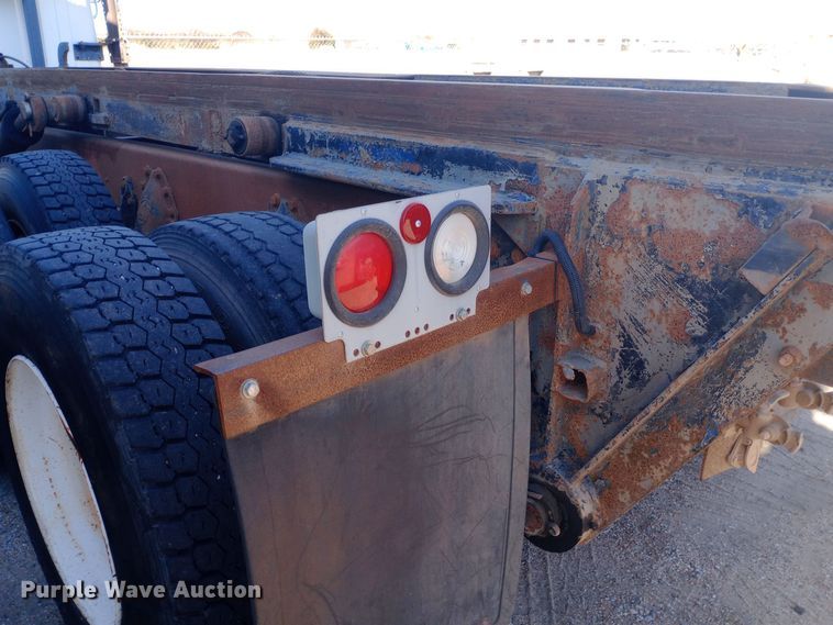 image for item DK7451 1979 International S2500 roll-off container truck