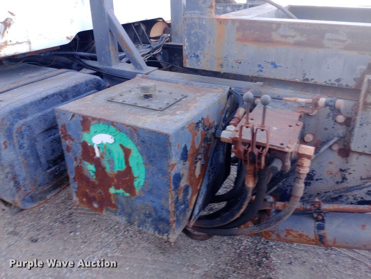 image for item DK7451 1979 International S2500 roll-off container truck