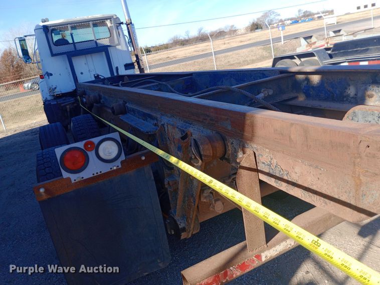 image for item DK7451 1979 International S2500 roll-off container truck