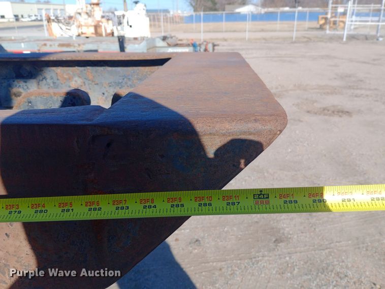 image for item DK7451 1979 International S2500 roll-off container truck