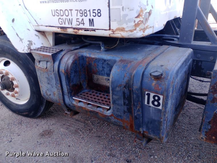 image for item DK7451 1979 International S2500 roll-off container truck