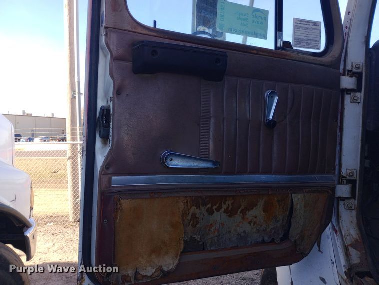 image for item DK7451 1979 International S2500 roll-off container truck