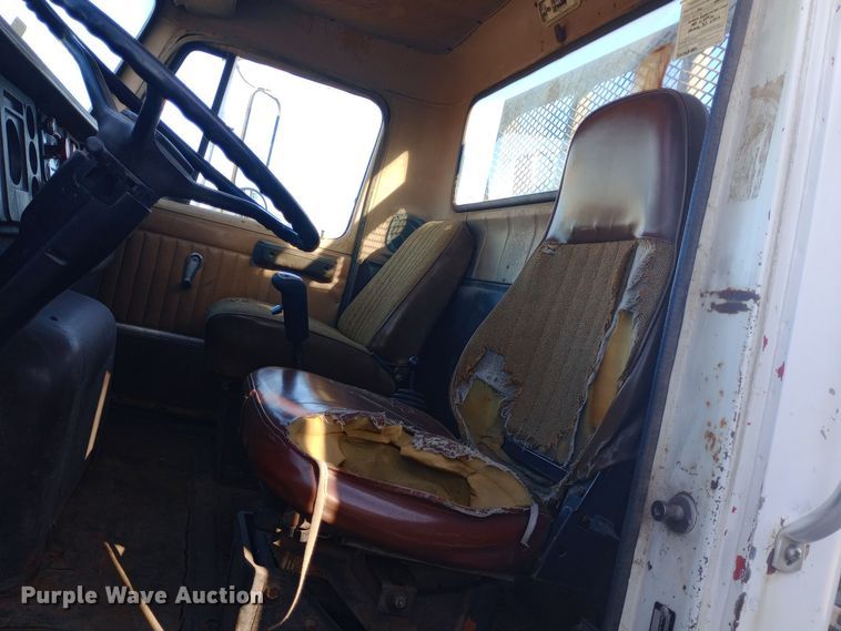 image for item DK7451 1979 International S2500 roll-off container truck