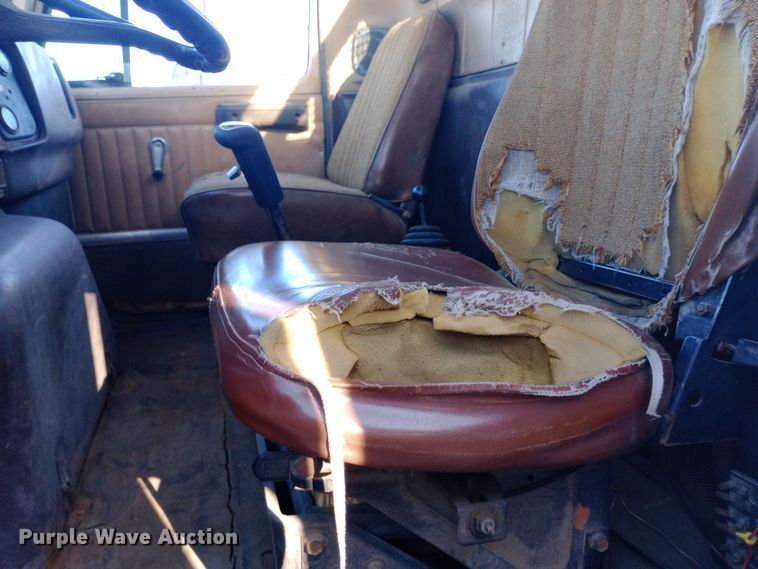 image for item DK7451 1979 International S2500 roll-off container truck