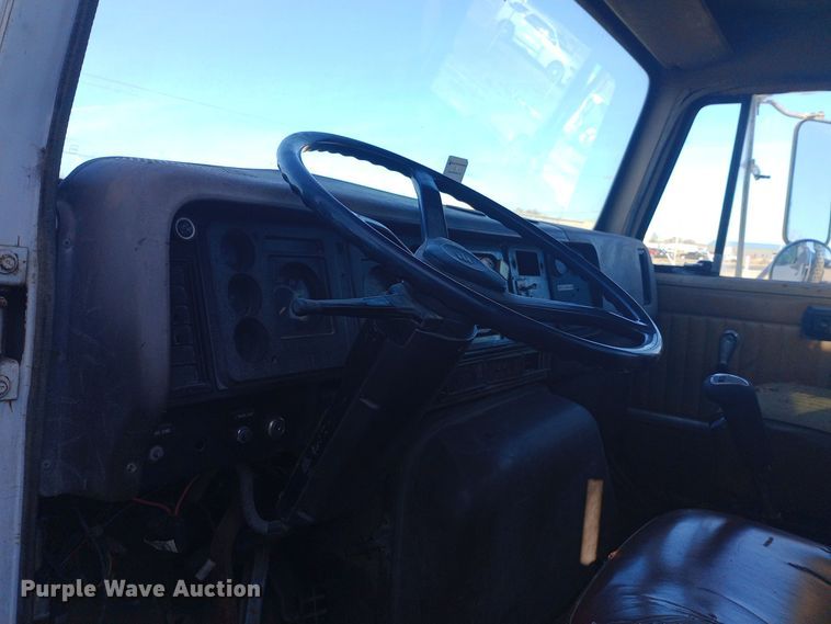 image for item DK7451 1979 International S2500 roll-off container truck