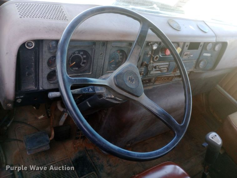 image for item DK7451 1979 International S2500 roll-off container truck