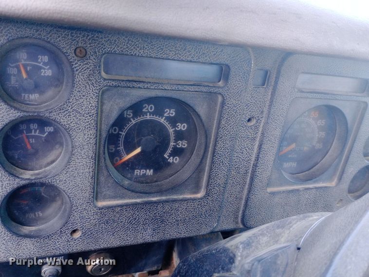 image for item DK7451 1979 International S2500 roll-off container truck