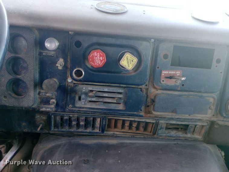 image for item DK7451 1979 International S2500 roll-off container truck