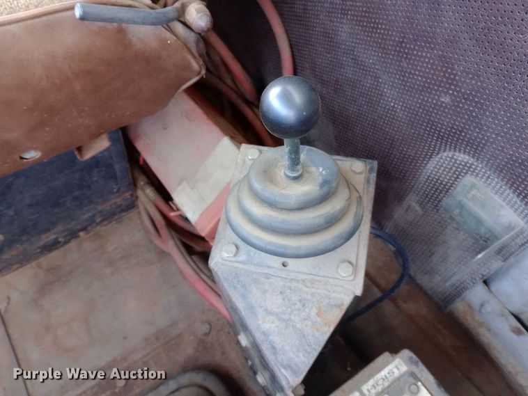 image for item DK7451 1979 International S2500 roll-off container truck