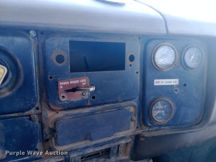 image for item DK7451 1979 International S2500 roll-off container truck