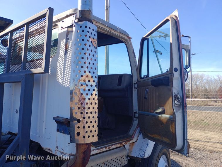 image for item DK7451 1979 International S2500 roll-off container truck