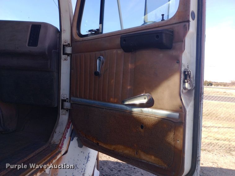 image for item DK7451 1979 International S2500 roll-off container truck