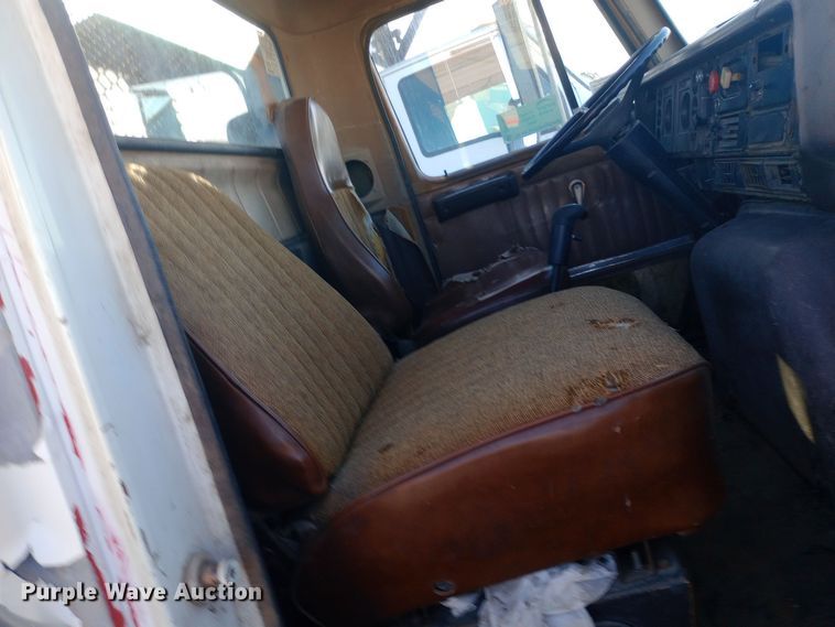 image for item DK7451 1979 International S2500 roll-off container truck