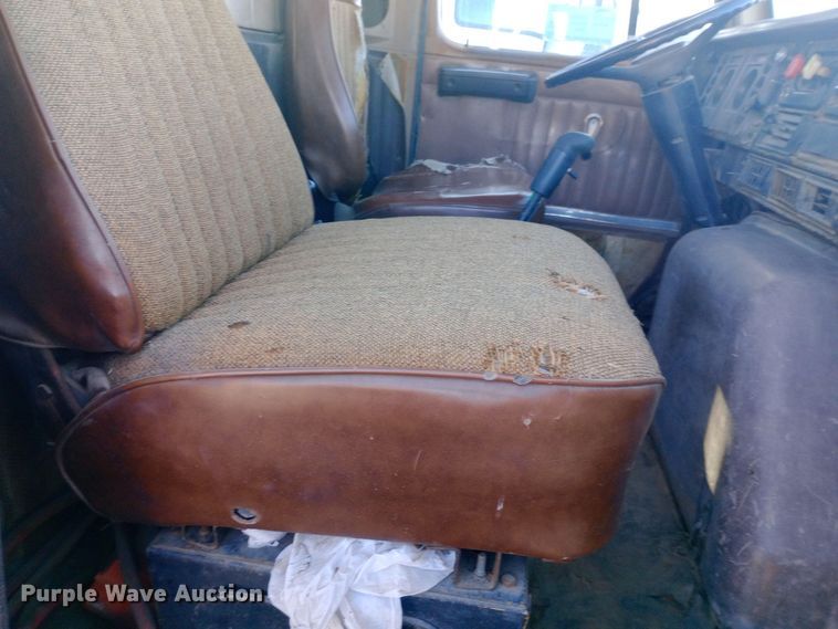 image for item DK7451 1979 International S2500 roll-off container truck