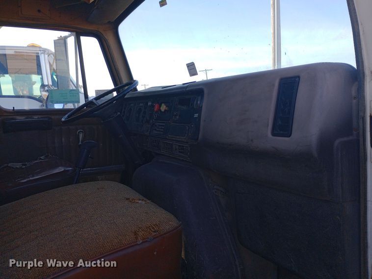 image for item DK7451 1979 International S2500 roll-off container truck