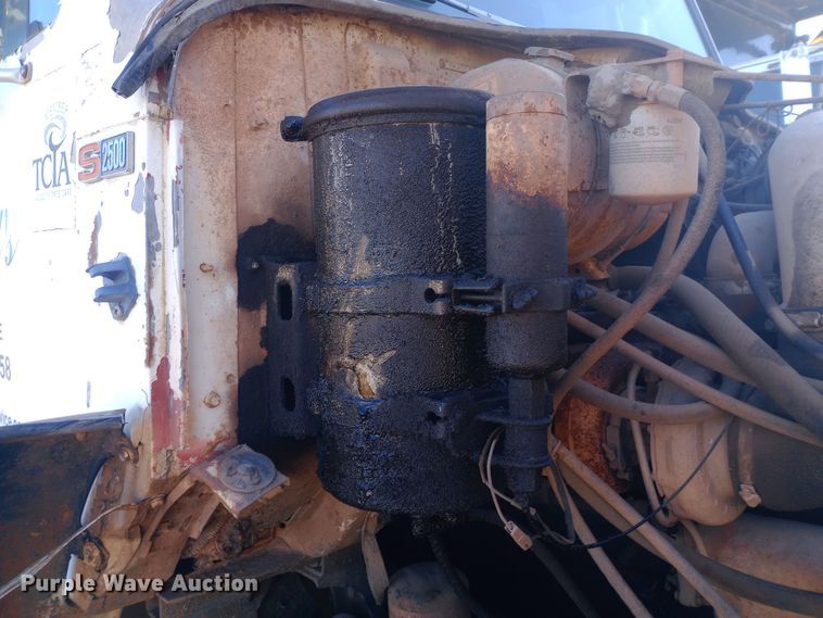 image for item DK7451 1979 International S2500 roll-off container truck