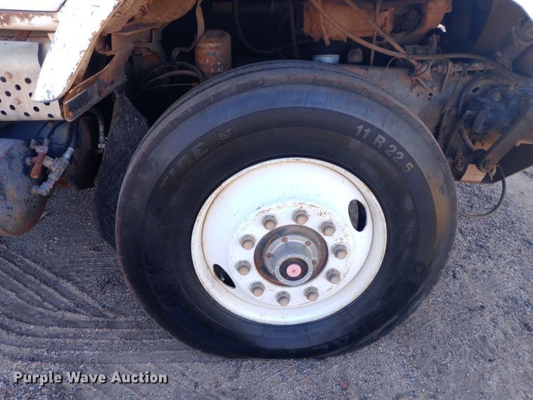 image for item DK7451 1979 International S2500 roll-off container truck