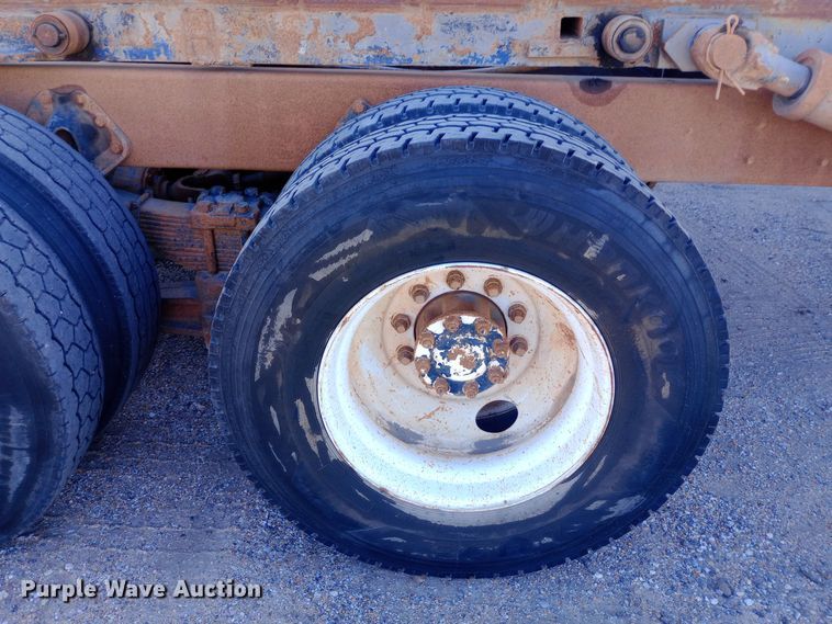 image for item DK7451 1979 International S2500 roll-off container truck