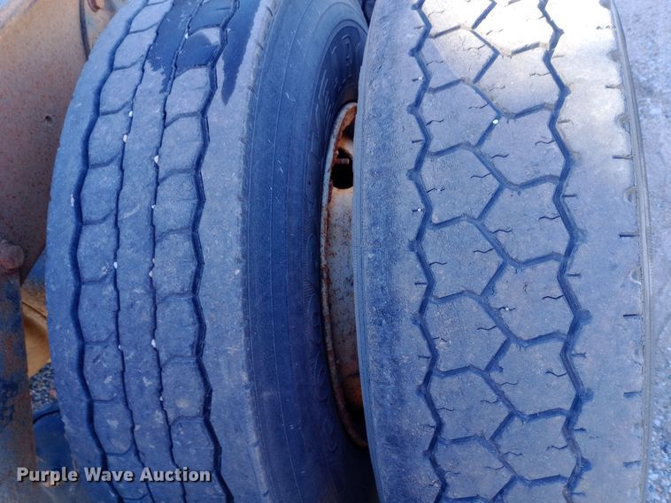 image for item DK7451 1979 International S2500 roll-off container truck