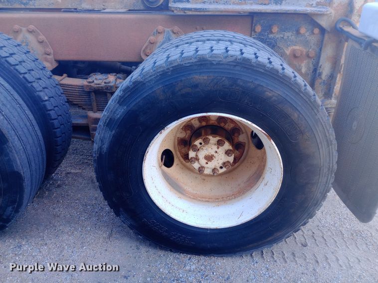 image for item DK7451 1979 International S2500 roll-off container truck