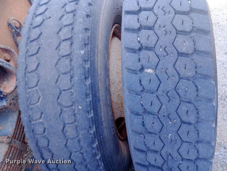 image for item DK7451 1979 International S2500 roll-off container truck