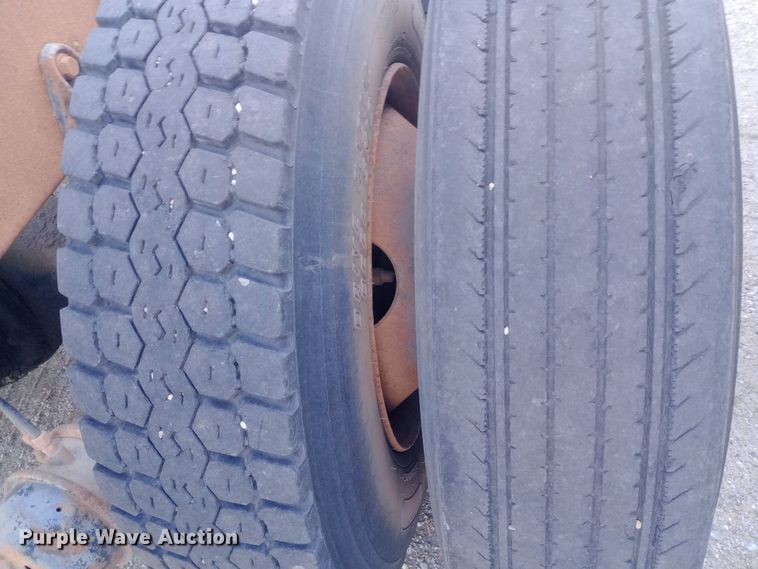 image for item DK7451 1979 International S2500 roll-off container truck