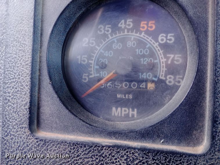 image for item DK7451 1979 International S2500 roll-off container truck