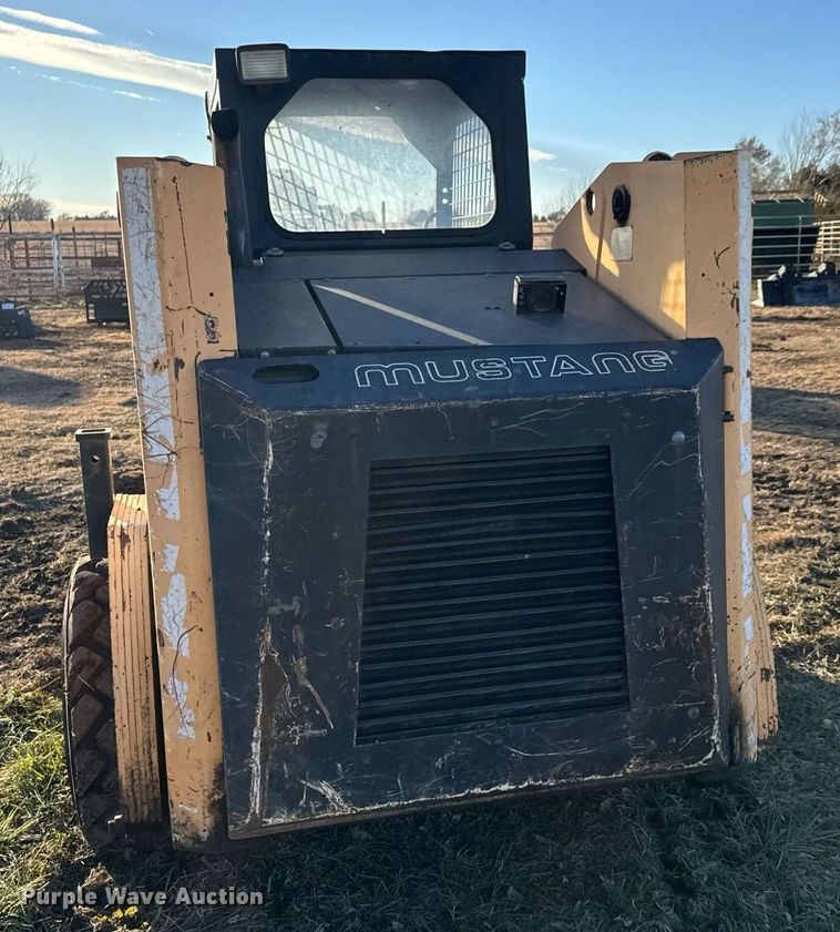 image for item DK7462 1999 Mustang 2070 skid steer loader
