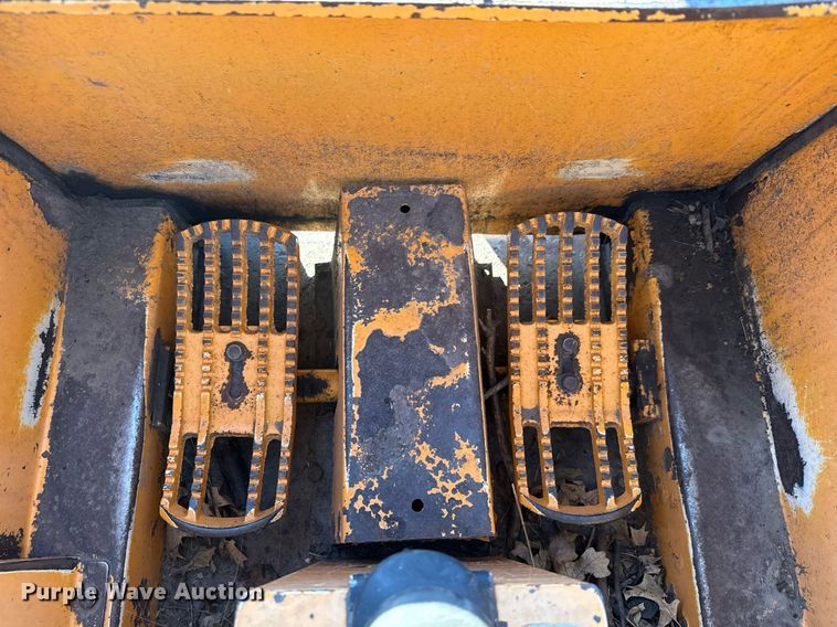 image for item DK7462 1999 Mustang 2070 skid steer loader