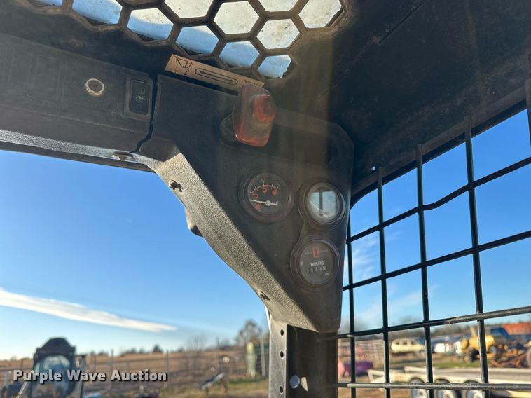 image for item DK7462 1999 Mustang 2070 skid steer loader