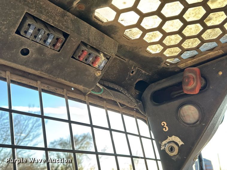 image for item DK7462 1999 Mustang 2070 skid steer loader