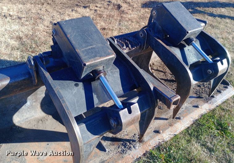 image for item DK7477 Caterpillar skid steer grapple bucket