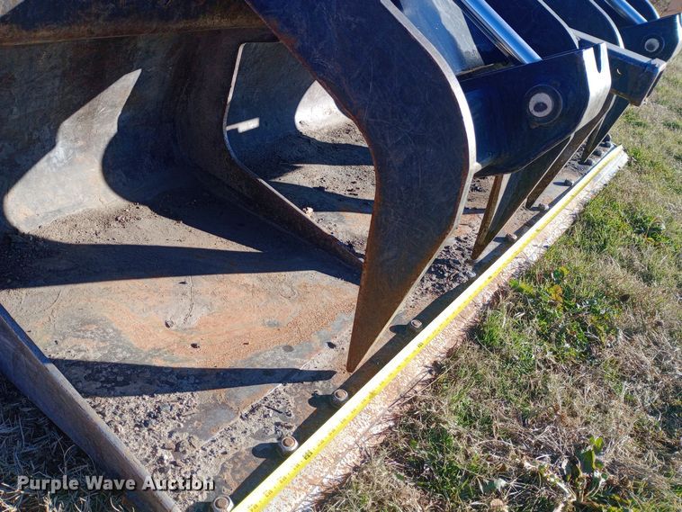 image for item DK7477 Caterpillar skid steer grapple bucket