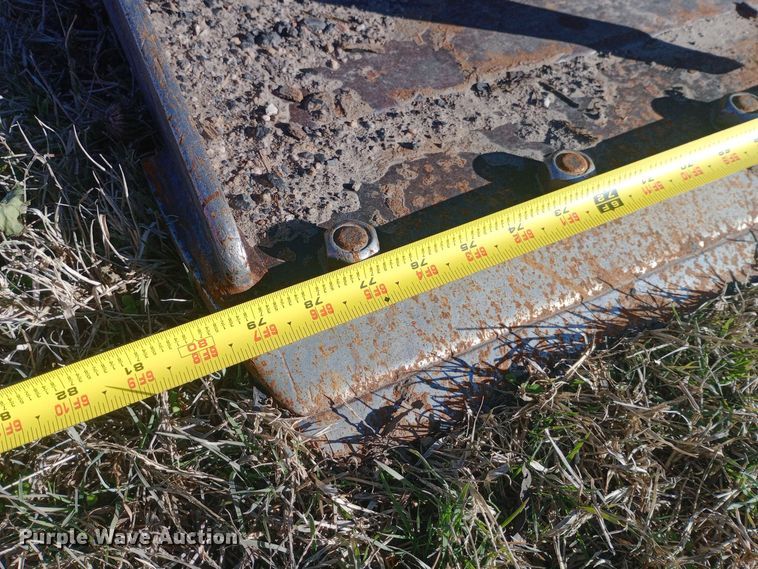 image for item DK7477 Caterpillar skid steer grapple bucket