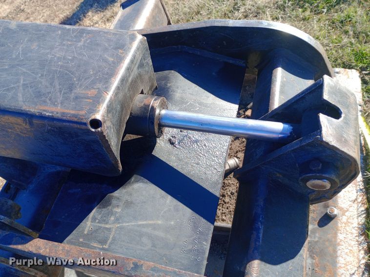 image for item DK7477 Caterpillar skid steer grapple bucket