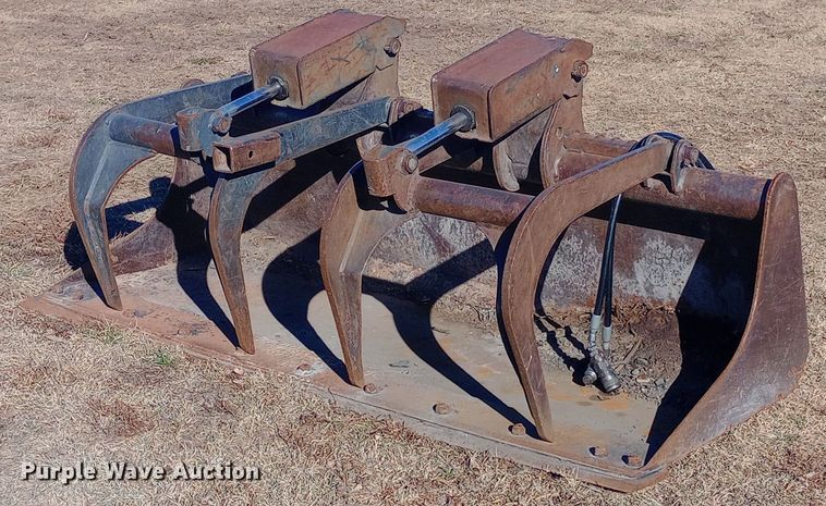 image for item DK7479 Ingersoll-Rand  skid steer grapple bucket