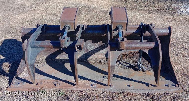 image for item DK7479 Ingersoll-Rand  skid steer grapple bucket