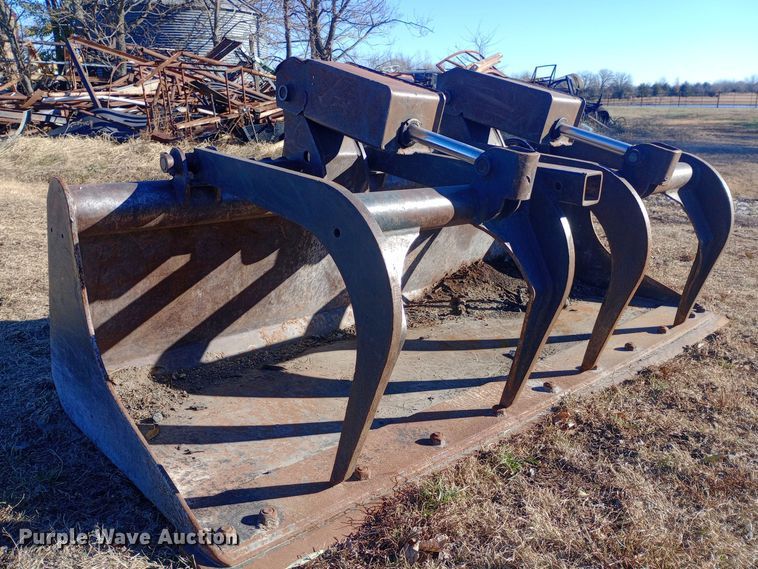 image for item DK7479 Ingersoll-Rand  skid steer grapple bucket