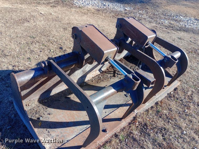 image for item DK7479 Ingersoll-Rand  skid steer grapple bucket