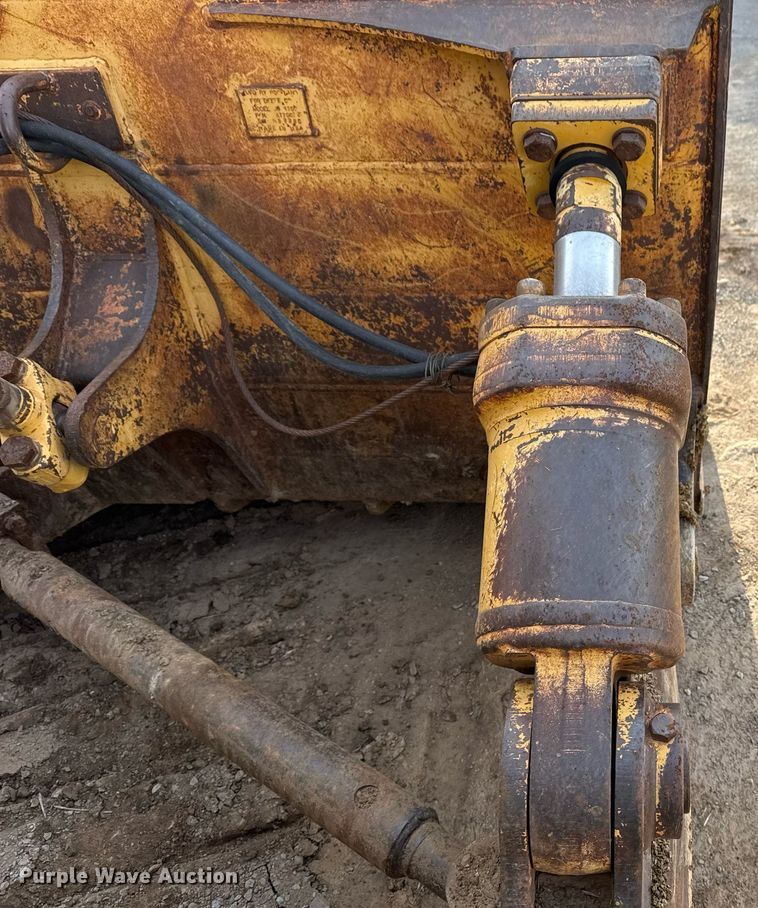 image for item DM5535 1998 John Deere 850C dozer