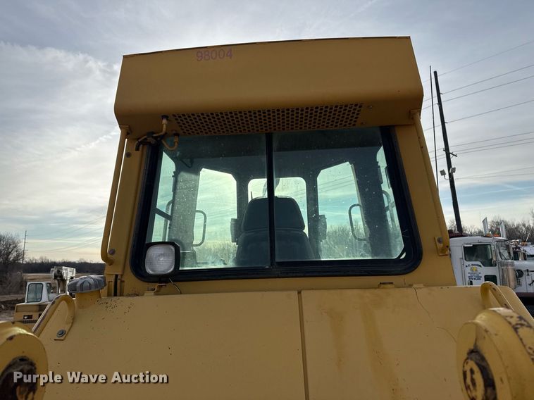 image for item DM5535 1998 John Deere 850C dozer