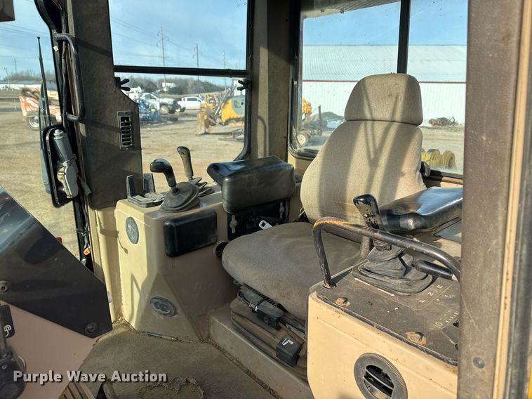 image for item DM5535 1998 John Deere 850C dozer