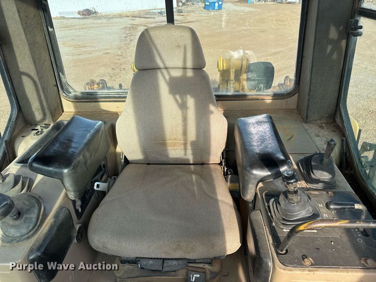 image for item DM5535 1998 John Deere 850C dozer