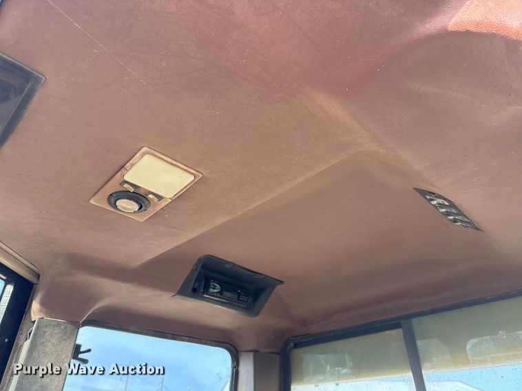 image for item DM5535 1998 John Deere 850C dozer