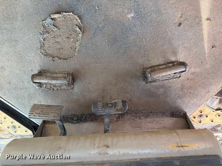 image for item DM5535 1998 John Deere 850C dozer