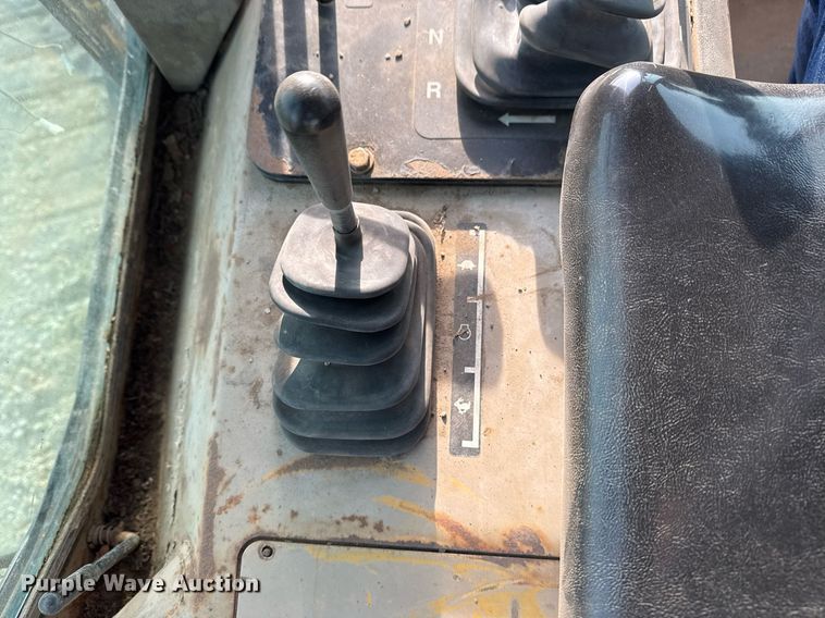 image for item DM5535 1998 John Deere 850C dozer