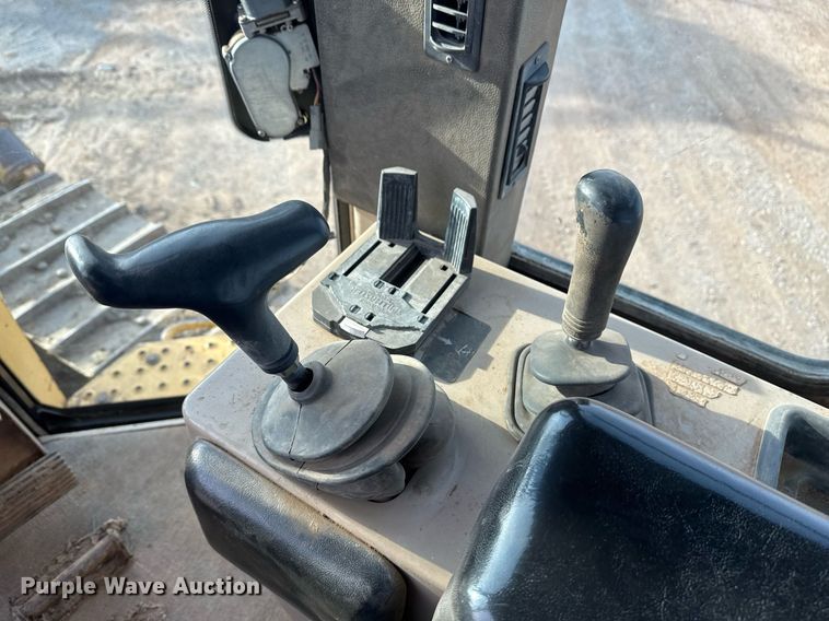 image for item DM5535 1998 John Deere 850C dozer