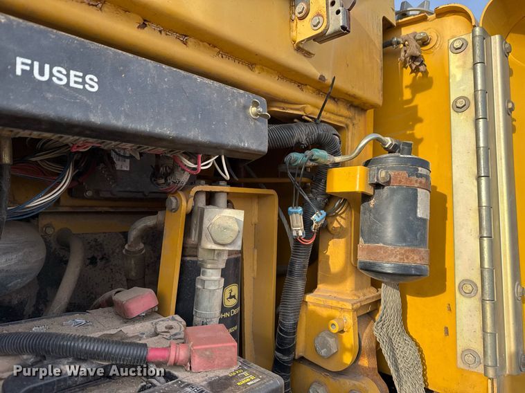 image for item DM5535 1998 John Deere 850C dozer